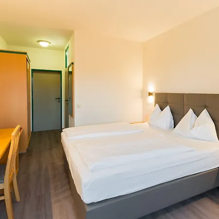 Motel Baden モーテル 3*